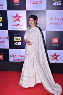 Divya Khosla Kumar at Star Screen Awards 2018