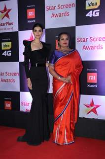 Diana Penty with Shabana Azmi at Star Screen Awards 2018