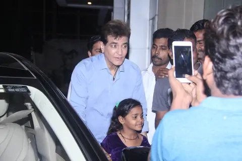 Bollywood actor Jeetendra meets fans