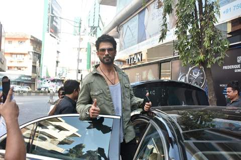 Shahid Kapoor snapped after a photo-shoot in Bandra
