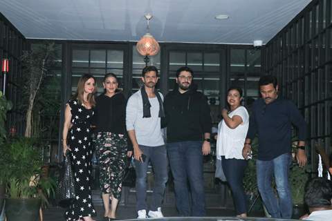 Hrithik Roshan with Suzanne Khan, Sonali Bendre and Goldie Behl at his Birthday Bash