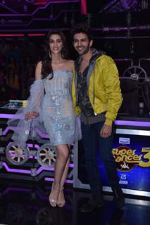 Kriti Sanon and Kartik Aaryan visit the sets of Super Dancer 3!