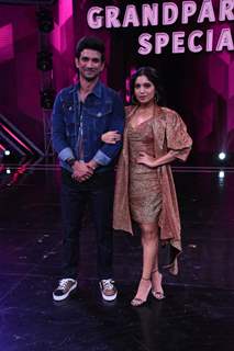 Singh Rajput and Bhumi Pednekar visit the sets of Super Dancer 3 for the promotions of Sonchiriya!