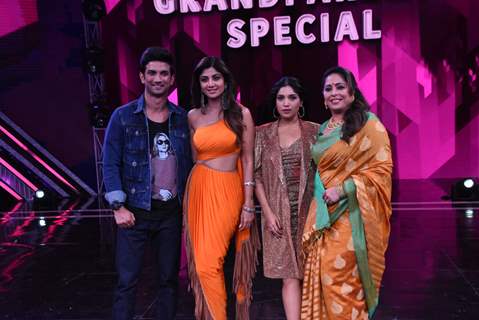 Sushant Singh Rajput and Bhumi Pednekar visit the sets of Super Dancer 3!