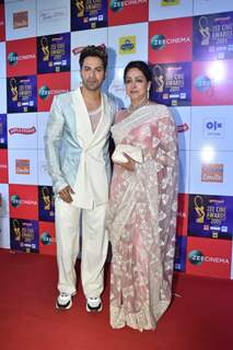 Varun Dhawan and Hema Malini at Zee Cine Awards!