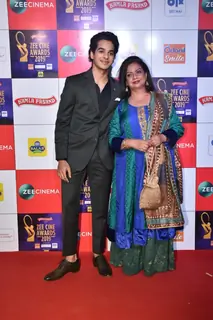 Bollywood celebrities papped at Zee Cine Awards!