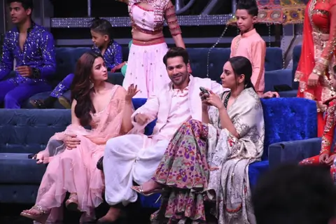 The cast of Kalank at the sets of Super Dancer 3!