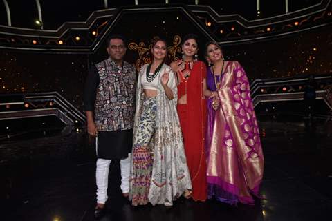 The cast of Kalank at the sets of Super Dancer 3!