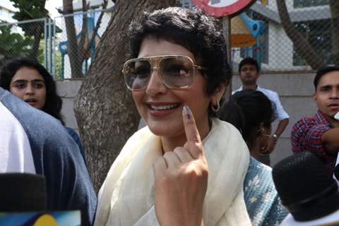 Sonali Bendre casts her vote!