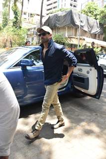 Hrithik Roshan casts his vote!