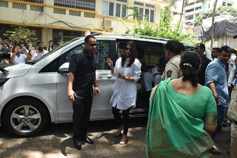 Aishwarya Rai Bachchan casts her vote!