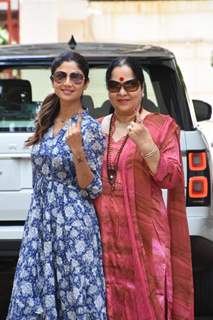 Shilpa Shetty casts her vote!