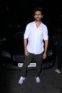 Kartik Aaryan spotted at special screening of 'De De Pyar De'