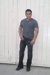 Salman Khan snapped at promotions of 'Bharat'