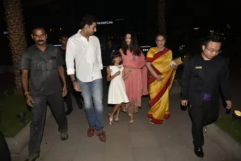 Abhishek Bachchan and Aishwarya Rai Bachchan spotted around the town!