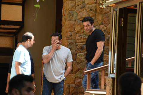 Sunny Deol and Bobby Deol pay their last respects to Veeru Devgan
