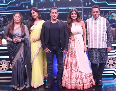 Geeta Kapur, Katrina Kaif, Salman Khan, Shilpa Shetty and Anurag Basu snapped on the sets o Super Dancer 3