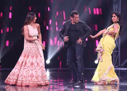 Shilpa Shetty, Salman Khan and Katrina Kaif shake a leg on the sets of Super Dancer 3