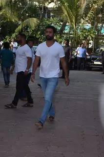 Vicky Kaushal at Veeru Devgan prayer meet 