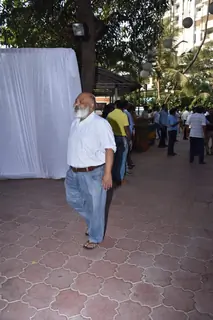 Saurabh Shukla at Veeru Devgan prayer meet 