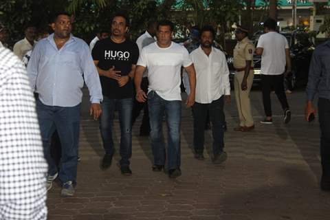 Salman Khan at Veeru Devgan prayer meet 