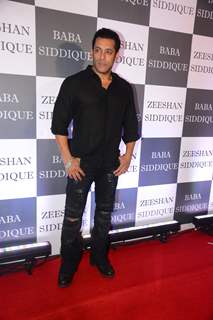 Salman Khan papped at Baba Siddique's Iftar Party