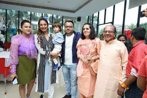 Kashmera Shah with her son and the guests at her twins' birthday bash