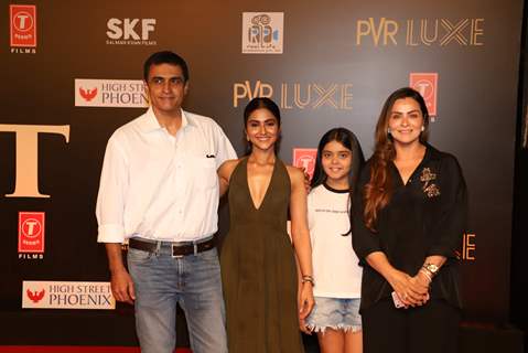 Pranutan Bahl and Mohnish Behl snapped with their family at the special screening of Bharat