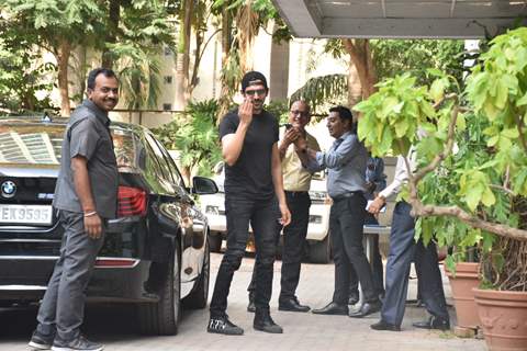 Kartik Aaryan was snapped outside Aanand L. Rai’s office