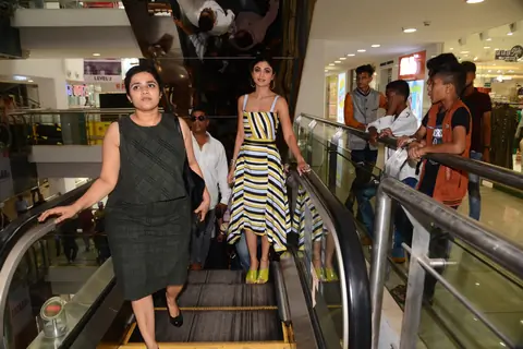 Shilpa Shetty snapped while visiting Big Bazaar for an event