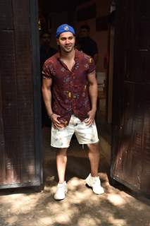 Varun Dhawan snapped at Sonam Kapoor's birthday bash