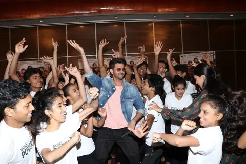 Hrithik Roshan and Mrunal Thakur at the promotions of Super 30