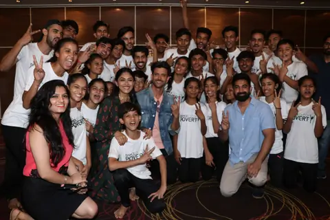 Hrithik Roshan and Mrunal Thakur at the promotions of Super 30