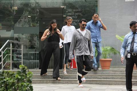 Arjun Rampal visits Gabriella Demetriades with his daughters!