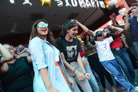 Parineeti Chopra shakes a leg with her fans at the promotions of Jabariya Jodi