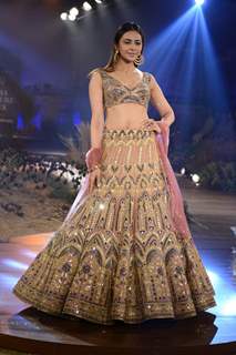 Rakul Preet Singh snapped while walking the ramp for Reynu Tandon at India couture week show