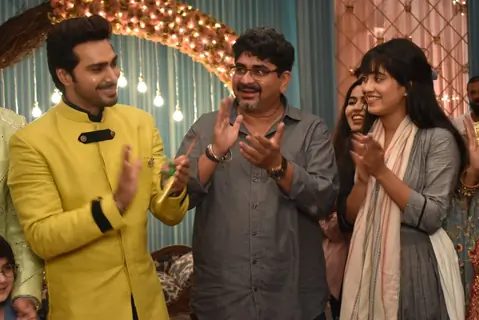 Rajan Shahi, Shivangi Joshi at bday celebration of Samir Onkar aka Samarth Singhania at Yeh Rishta Set