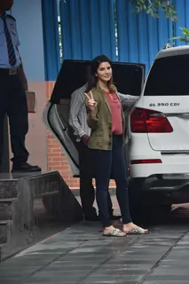 Sunny Leone spotted around the town!