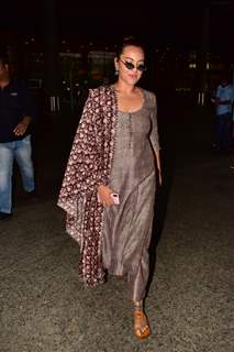 Sonakshi Sinha spotted at airport! 