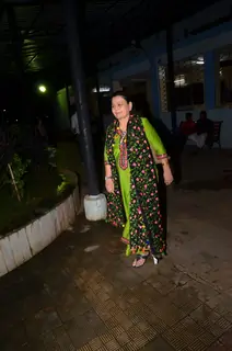 Celebrities at Vidya Sinha's funeral!