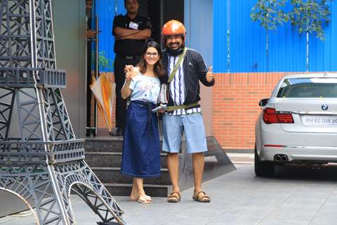 Sunny Leone and Rannvijay Singha snapped around the town