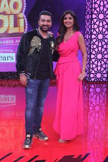 Producers Raj Kundra and Shilpa Shetty on the sets of Lagao Boli