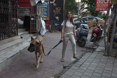 Sophie Choudry goes for a walk!