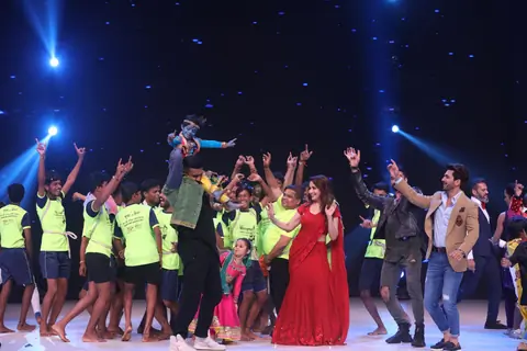 Madhuri Dixit, Arjun Bijlani, Tushar Kalia, Shashank Khaitan on the sets of Dance Deewane