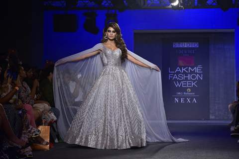 Urvashi Rautela walks the ramp at Lakme Fashion Week 2019! 