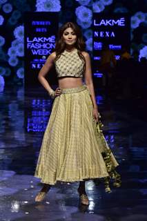 Shilpa Shetty walks the ramp at Lakme Fashion Week 2019! 