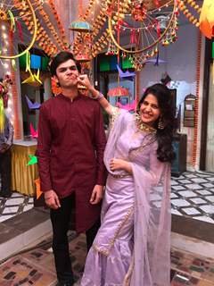 Gunjan (Simran Pareenja) with her brother