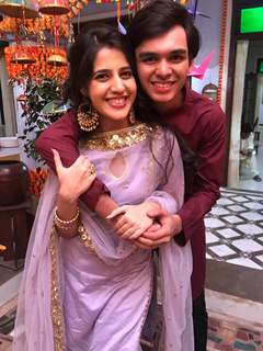 Gunjan (Simran Pareenja) with her brother