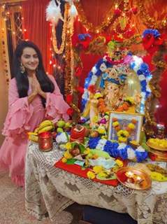 Aastha Chaudhary welcomes ganpati at her house