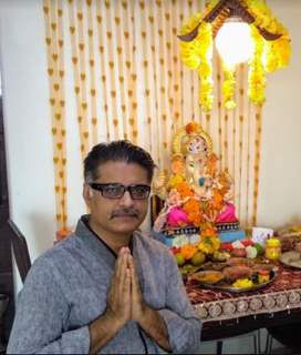 Navin Saini welcomes Ganpati at his house